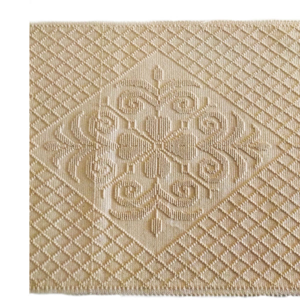 Stredový obrus krémový s 3D ornamentom - Image 2