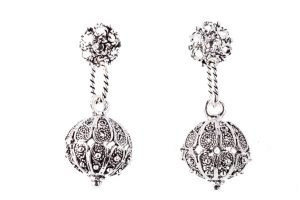 Strieborné náušnice fili gulôčky visiace