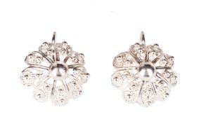 Strieborné náušnice kvety visiace