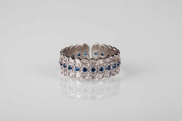 Strieborný prsteň široký s modrými zirkónami
